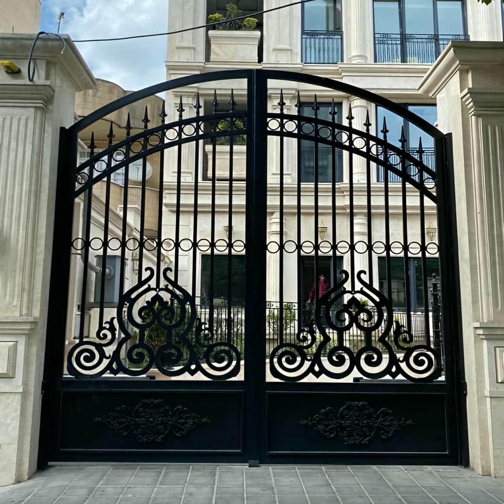 درب پارکینگ فلزی با طرح ساده یزد