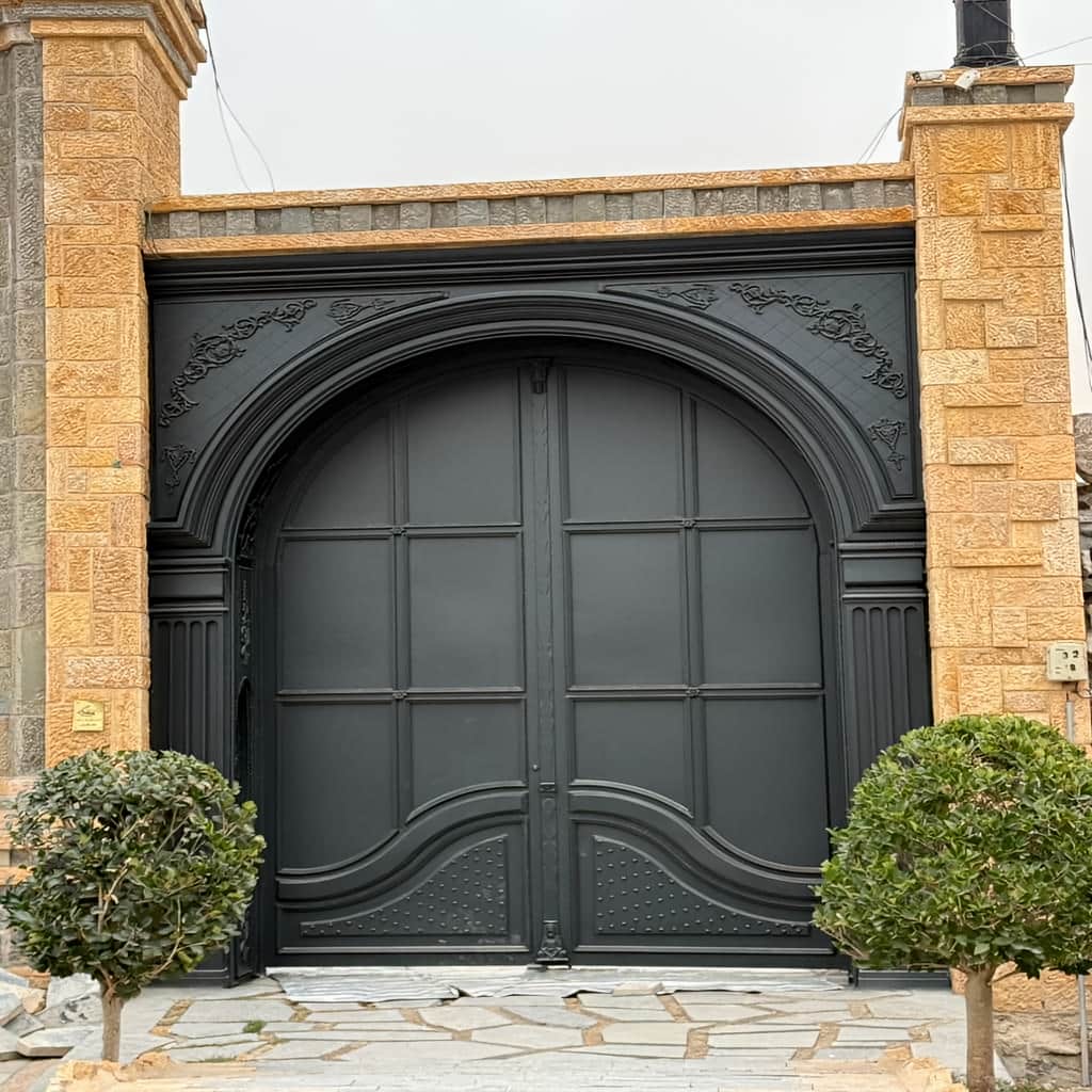 درب حیاط دو لنگه ورودی در یزد