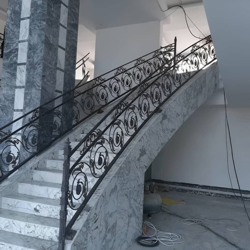 نرده فرفورژه مشکی برای خانه ویلایی