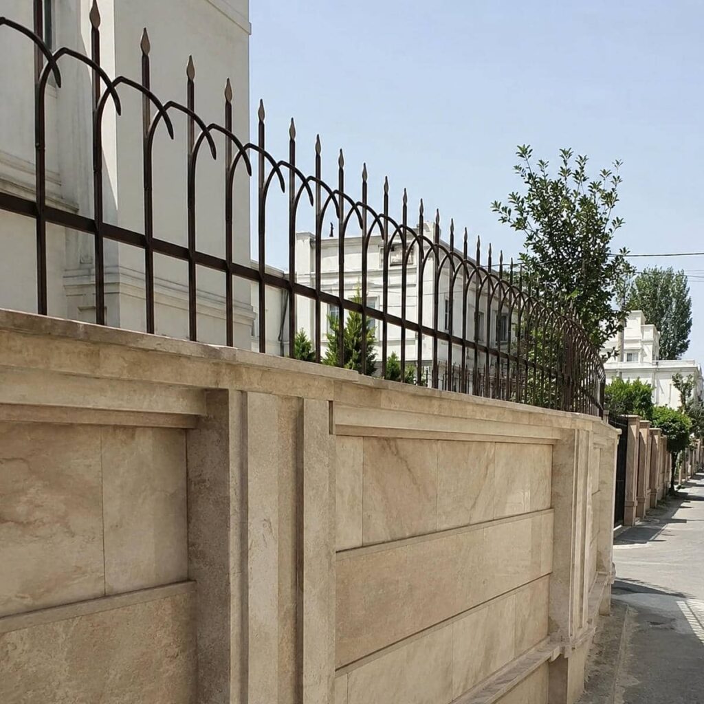 کرکره برقی آلومینیومی نمای آپارتمان در یزد