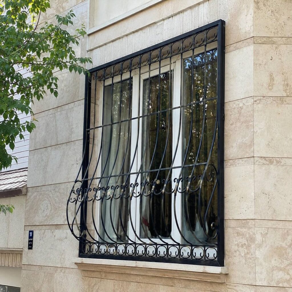 حفاظ پنجره طبقه همکف مشکی نمای یزد