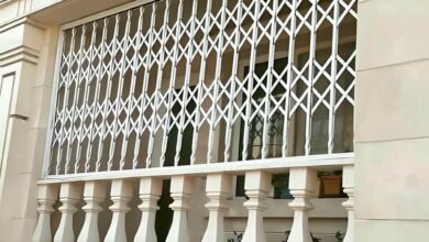 حفاظ پنجره متحرک مشکی ساختمان در یزد